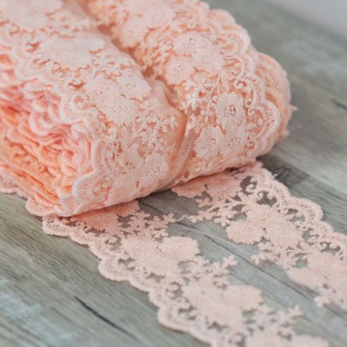 Sublime chemin de table en dentelle !